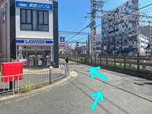 バカンス(VACANCES)/【道案内3】ローソンと線路の間