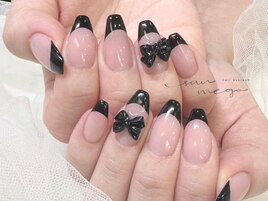 黒フレンチネイル