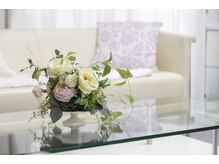 白を基調とした清潔感溢れる店内