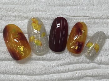 ハニービービー(Honey Bee Bee)/銀杏べっ甲ネイル