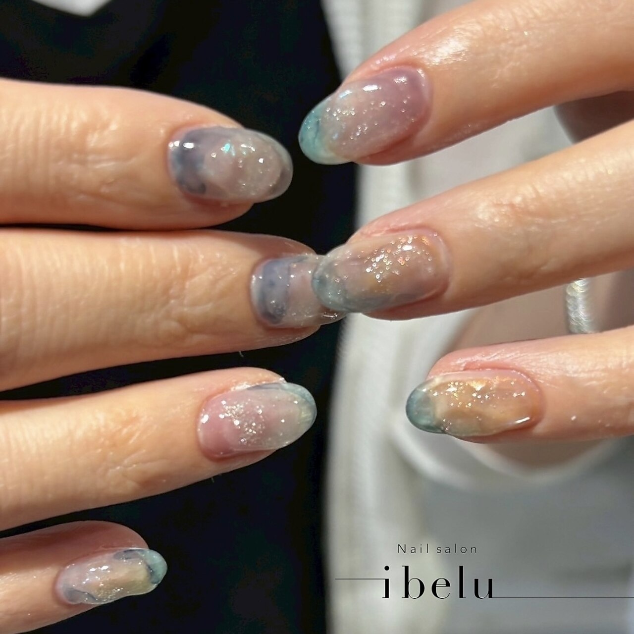 くすみカーキニュアンスゴールドネイル 砂ジェル ミラー 韓国 ちゅるん 秋 冬 くすみカーキニュアンスゴールドネイル 砂ジェル ミラー 韓国 ちゅるん