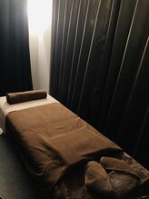 アジエスタ 溝の口店/タイ式整体はベッド施術