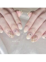 リッシュ トロワ(RICHE trois)/キャラメルリボンチェックネイル