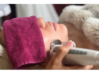 リノンクリニカル(LIINON clinical)の写真/看護師の知識で肌状態を見極め、透明感あふれる素肌へ導く美白プログラム。