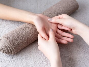 ファレノホワイトの写真/品のある指先へ導く,角質ケア・ハンドパック付きの贅沢ネイル♪癒しと美を叶える,大人女性のためのサロン＊