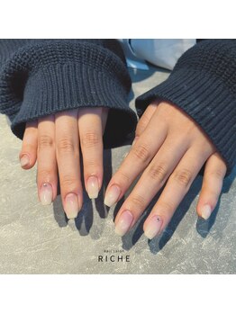 リッシュ(RICHE)/白グラデーションネイル