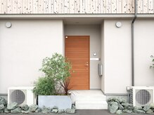 ランドル(rendre)/レンガ色の玄関