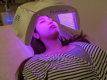 ホワイトニングビューティー 天文館店(Whitening Beauty)の写真/【摩擦レス】のＬＥＤの光で真皮層の細胞を活性化！翌朝の化粧ノリが違う♪お肌悩みに合わせた３種のパック