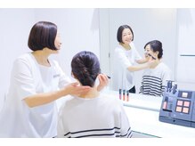 メーク品はもちろん、ドライヤー、ヘアアイロンも完備しています