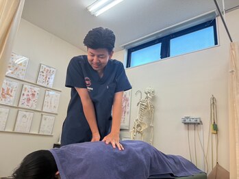 谷塚駅前整骨院の写真/年中無休[土日祝日営業]慢性的な痛みはもちろん、テレワーク等の座り仕事で疲れやすい急性的な腰痛も改善◎