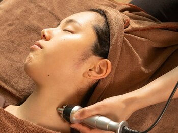 ジネコラボ 横浜(Gyneco-labo)/そだてる美顔鍼・首元もしっかり