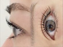 上げるだけでなくデザイン、瞼の形にもこだわり丁寧に仕上げます