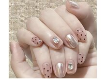 ニナ(Nina)の雰囲気（韓国/ワンホンネイルで可愛い指先に♪）