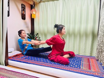 タイ古式リラクゼーション ルアムチャイの写真/1人では伸ばせない部分もググーッと伸ばす本格手技★ストレッチといえばタイ古式マッサージ60分￥3500！