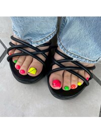 カラフルフットネイル