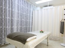美肌脱毛サロン バブハダ 高槻店(babuhada)の雰囲気（広々とした施術ルームの完全プライベートサロンです）