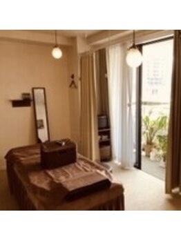 リム ビューティー(RYM BEAUTY)/大きな窓の広々店内