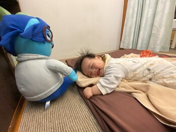 子育てママの整体サロン/施術中のお子様の様子