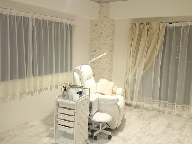 Charis Nail&Eyelash 関内