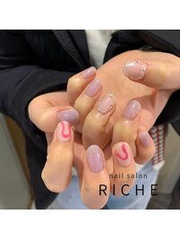 ピンクのぷっくりネイル