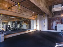 エボ パーソナルトレーニングジム 岐阜店(E.V.O)/大きな鏡でフォーム確認！！