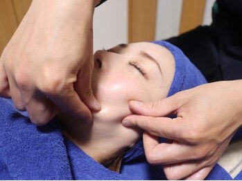 鍼灸整体院アレンジ/小顔マッサージでリフトアップ