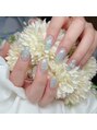 ビーエヌネイル(BN NAIL) 綿あめグリッターネイルにバラパーツ
