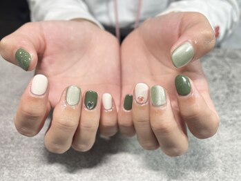 ココネイル(Koco Nail)/カーキカラーデザイン