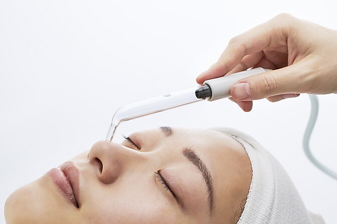 【限定】美白美容液導入+毛穴ケア＋EMSリフトアップ＆小顔　6600円→2750円