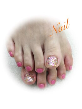 シキ(SIKI)/ピンク×シェルで夏フットネイル