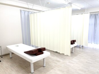 ビオ接骨院 小牧院/仕切られた半個室の施術所！