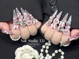 ピンク×ゴテゴテデザイン