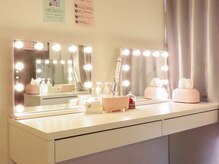 リファのドライヤー、ヘアアイロン、化粧水、乳液があります。