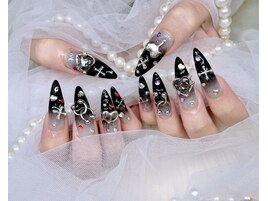 黒グラ ピアス 地雷系ネイル