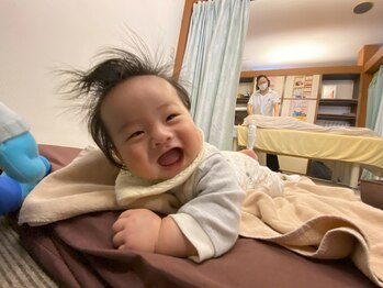 子育てママの整体サロン/施術中のお子様の様子