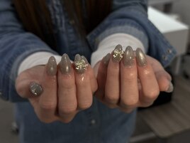 シルバー×グレーの上品ネイル！