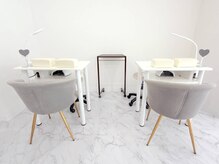 リンドネイル バイ モカ アンド ララ(Lind nail by moca and LaLa)の雰囲気（白を基調とした落ち着いた韓国風ネイルブースにリニューアル♪）
