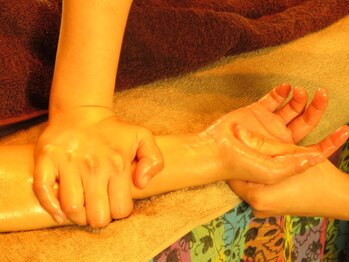 つむぎのて/腕の付け根まで流すハンドケア◎