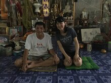 ワールドマッサージの雰囲気（今は亡きタイ古式のlegend、ピシェット先生とのツーショットです）