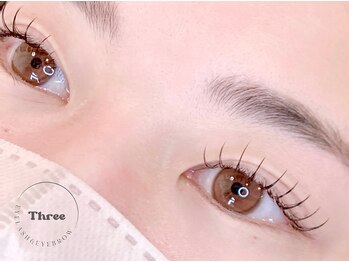 スリー(Three)の写真/丁寧なカウンセリングでリピート率◎自まつ毛の状態や目の形に合わせた施術でモチ,キープ力共に定評あり♪
