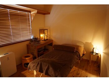 小顔・ドライヘッドスパ専門店 隠れ家cuco【クコ】/内観の様子(施術部屋 個室)