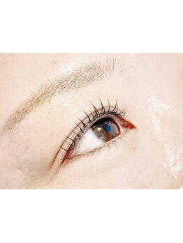 ナチュラル上品な目元にしたい