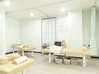 堺整骨院天文館院/施術ベッド