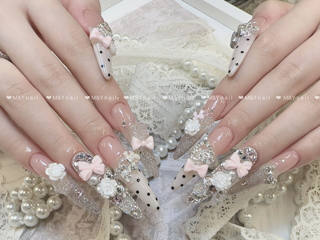 2025年-2026年冬トレンド】ラメグラデーション ハンド 夏のネイル 2025年-2026年冬トレンド】ラメグラデーション ハンド 夏のネイル