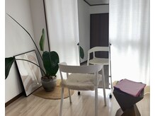 シロイロ(SHIROIRO)の雰囲気（パーソナルカラー診断で似合う色を分析）