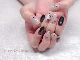 黒マグのドットデザイン