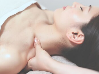 揉みんと/デコルテ、リンパマッサージ