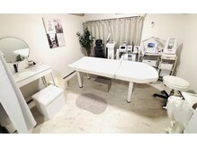 リザルト(Re'ZAlt)の雰囲気（清潔感のある店内で最新の機器を豊富に取り揃えております。）