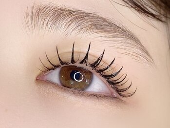 チーク 新宿西口店(cheek)の写真/圧倒的持続力に驚き!常識を覆す新技術【話題のLEDエクステ導入】スピーディーな施術で、時間のない方にも◎