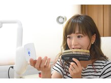 ティンクルホワイト 成田店/施術前に歯のお色確認